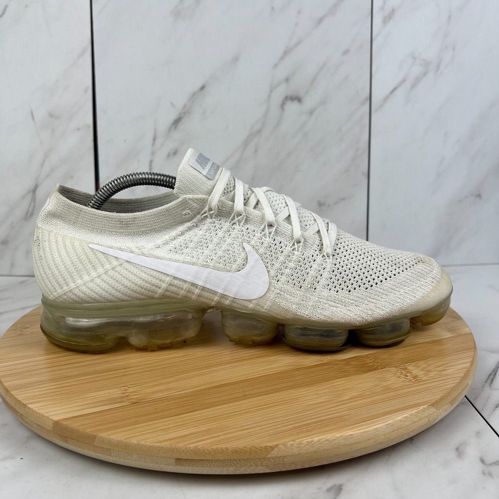 Nike Air Vapormax Flyknit Mens Size 11 White Christmas Running Shoes 849558-100